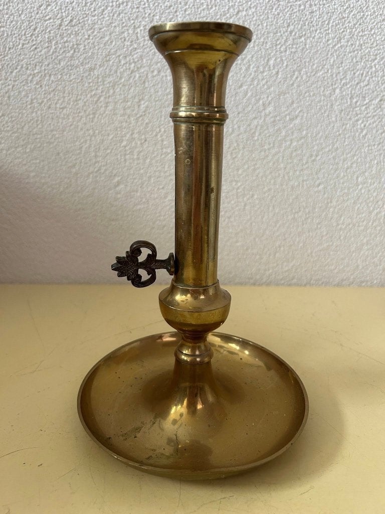 Antieke messing schuifkandelaar met gedecoreerde knop, Antiek en Kunst, Ophalen of Verzenden, Koper of Brons