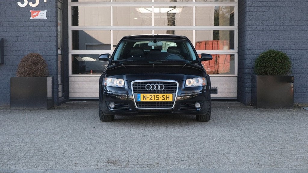 Audi A3 Sportback 1.8 TFSI Attraction automaat|cruise|leder, Auto's, Audi, 1345 kg, Gebruikt, Zwart, 4 cilinders
