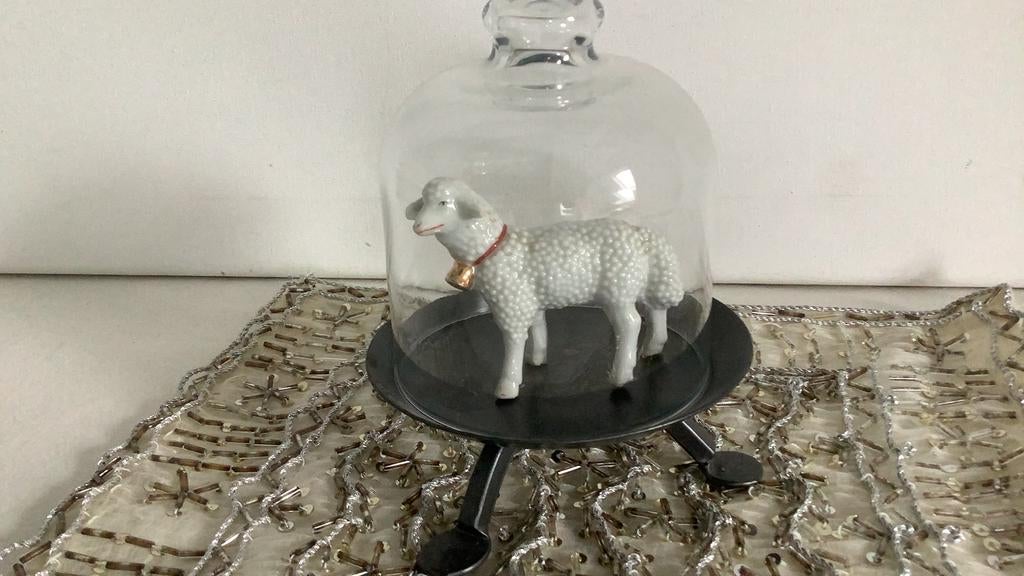 Porseleinen schaapje onder stolp., Huis en Inrichting, Woonaccessoires | Stolpen, Ophalen of Verzenden, Zo goed als nieuw