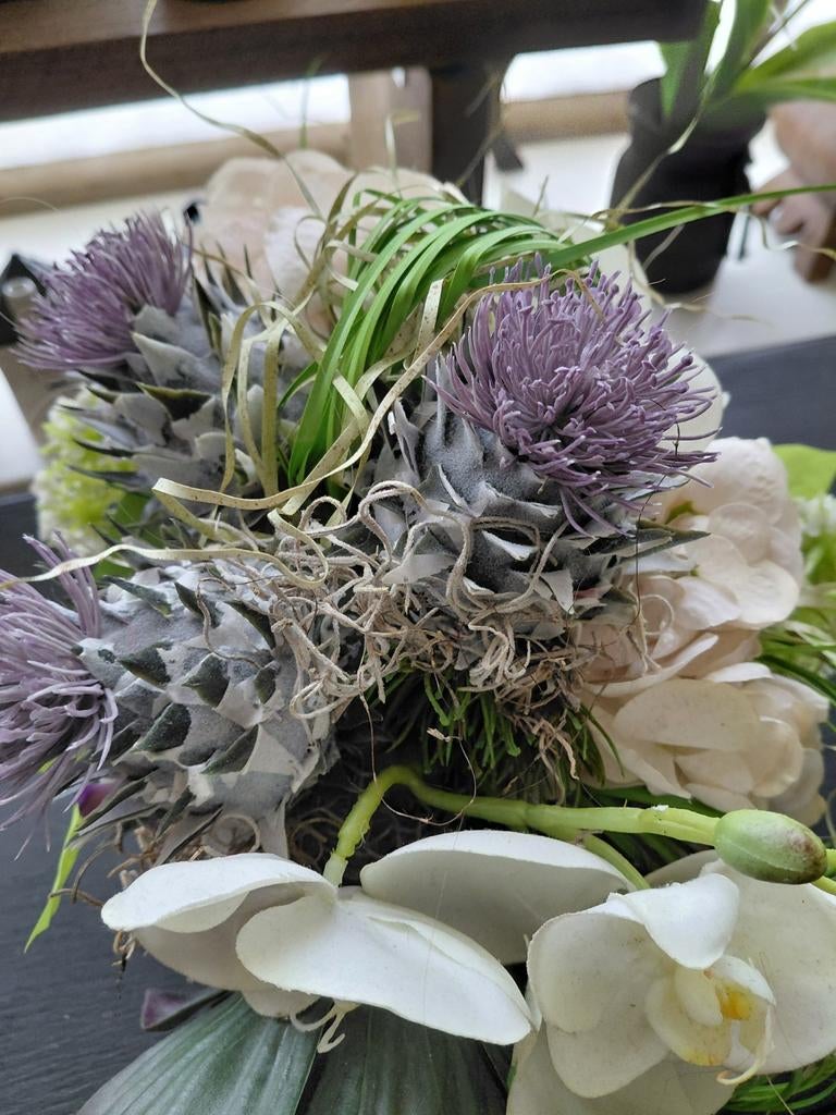 Houten bloempot met kunstbloemen distels vetplant intratuin, Huis en Inrichting, Woonaccessoires | Kunstplanten en Kunstbloemen