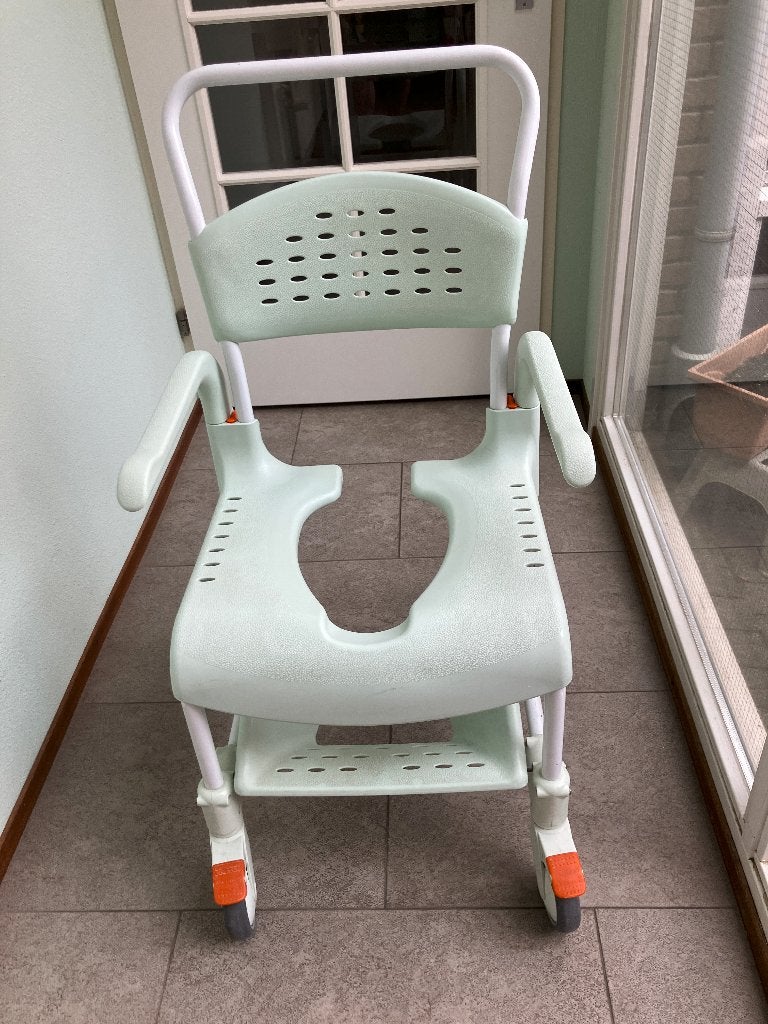 Etac Clean verrijdbare toilet- / douche-stoel, Ophalen, Zo goed als nieuw