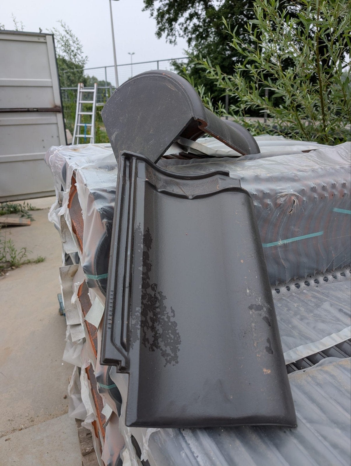 Nieuwe Nibra H10 dakpannen antraciet – ca. 600 stuks, Doe-het-zelf en Verbouw, Dakpannen en Dakbedekking, Ophalen, Nieuw, Dakpannen