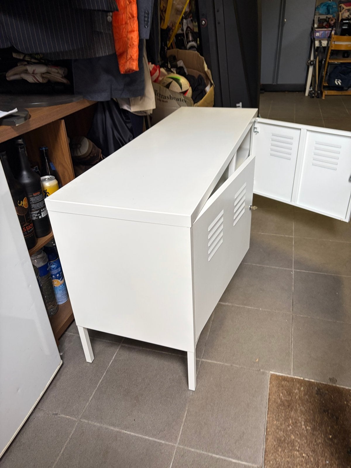 Wit metalen dressoir/tv-meubel met 2 deuren, Ophalen, Gebruikt