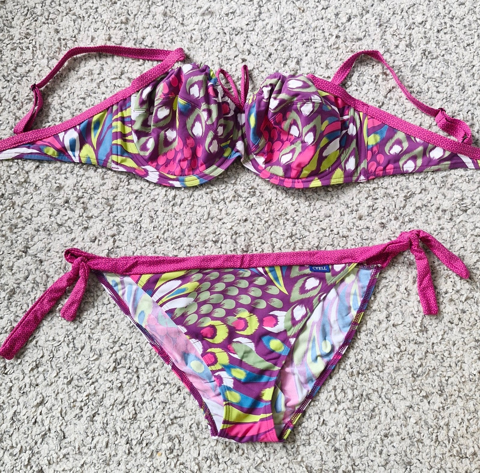 Kleurrijke bikini Cyell maat XL cup D, Kleding | Dames, Meerkleurig, Ophalen of Verzenden, Cyell, Bikini