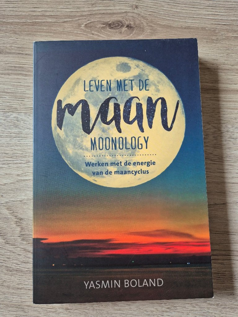 yasmin boland - leven met de maan, Spiritualiteit algemeen, Overige typen, Ophalen of Verzenden, Zo goed als nieuw