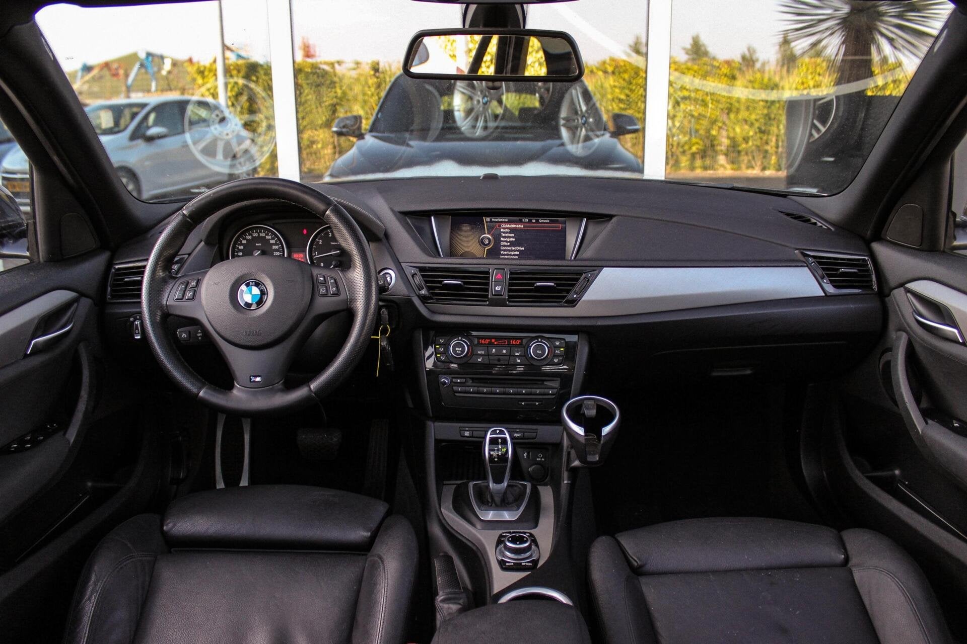 BMW X1 sDrive20i High Executive M-sport | NL auto | Stoelver, 4 cilinders, Zwart, 184 pk, SUV of Terreinwagen