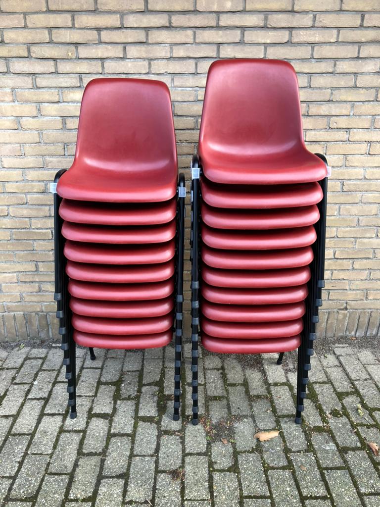 AA-kwaliteit stapelstoelen bordeaux kantinestoelen burgundy, Ophalen, Zo goed als nieuw, Kunststof, Vijf, Zes of meer stoelen