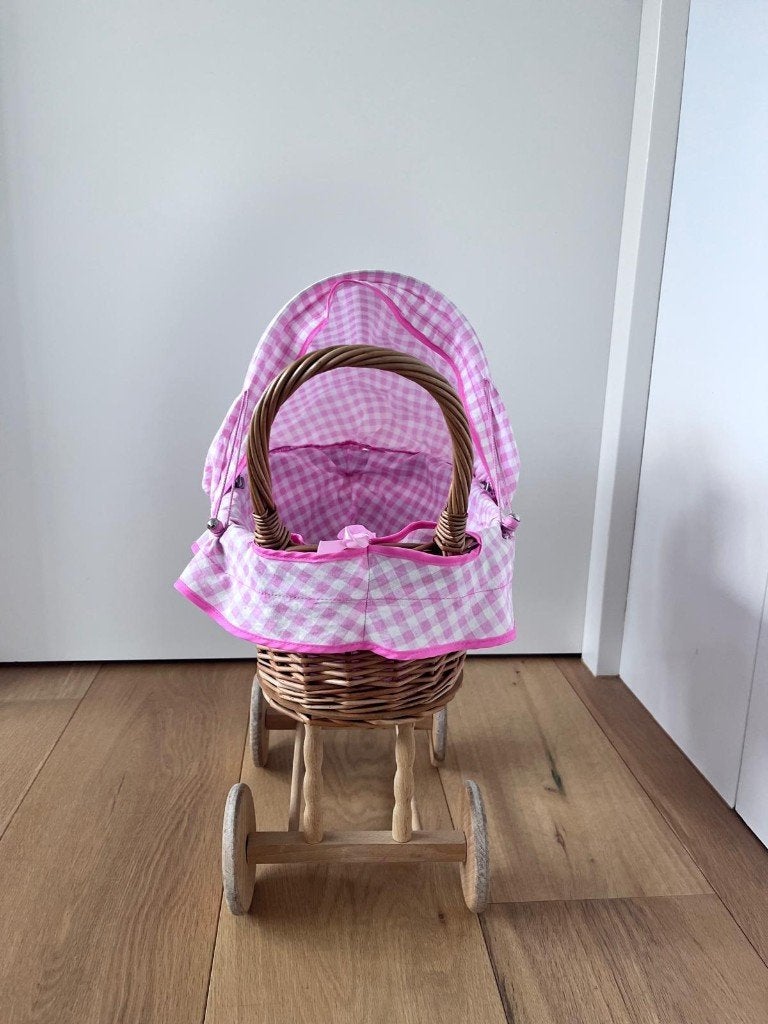 Vintage rieten poppenwagen met roze ruitjesstof, Ophalen, Zo goed als nieuw, Overige typen