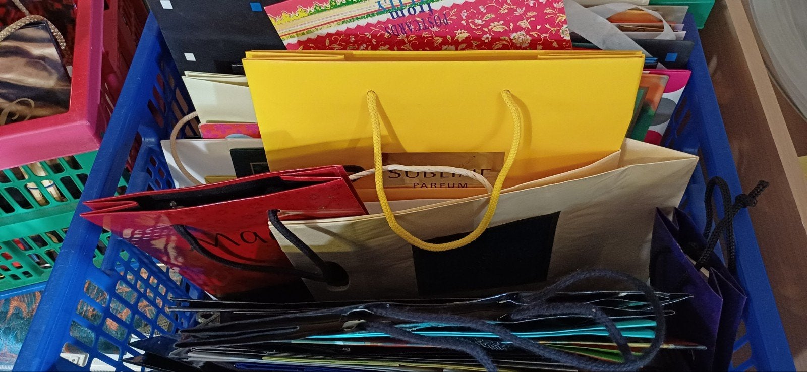 Grote partij parfum merktasjes & geurkaartjes – parfumerij, Ophalen of Verzenden, Nieuw