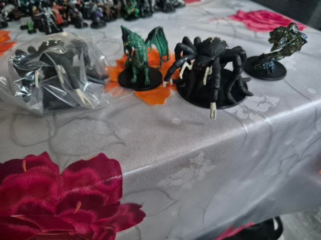 D&D Icons: Nieuwe en zo goed als nieuwe miniaturen, Ophalen, Zo goed als nieuw
