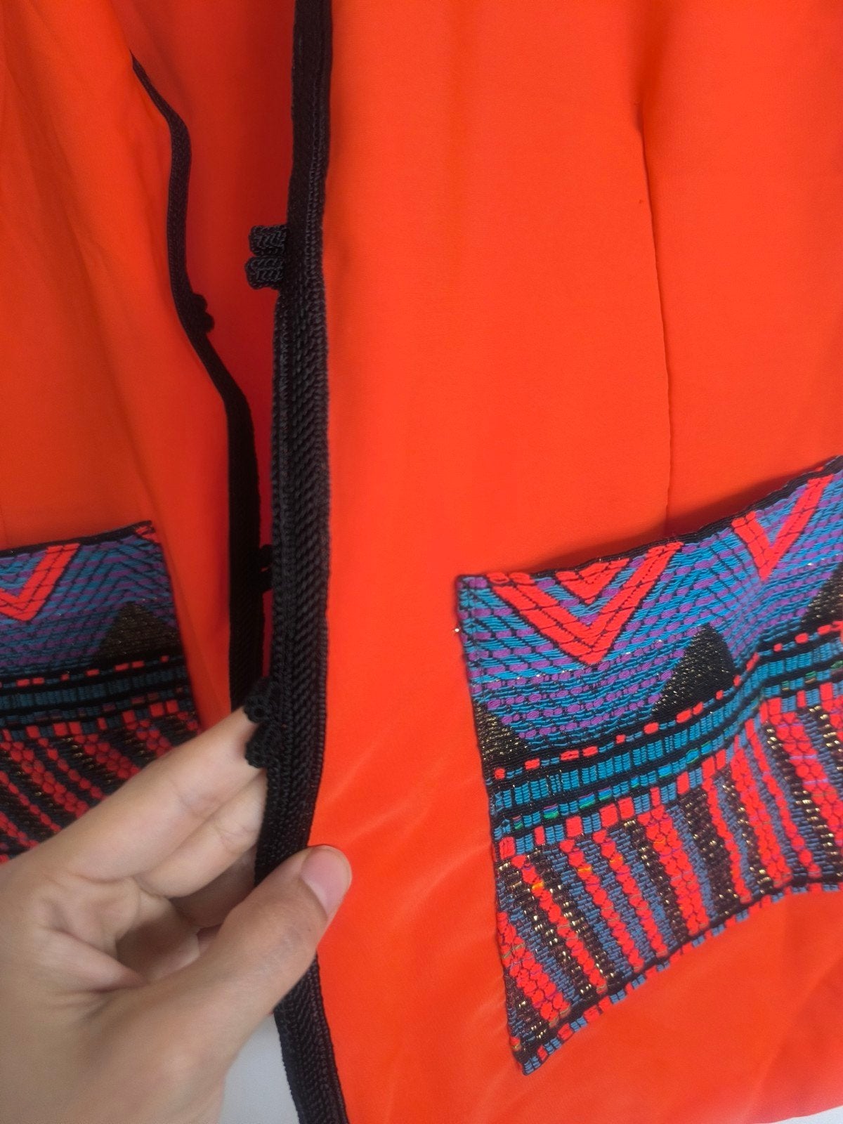 Oranje jasje met kleurrijke geborduurde zakken, Kleding | Dames, Maat 38/40 (M), Zelfgemaakt, Oranje, Ophalen of Verzenden