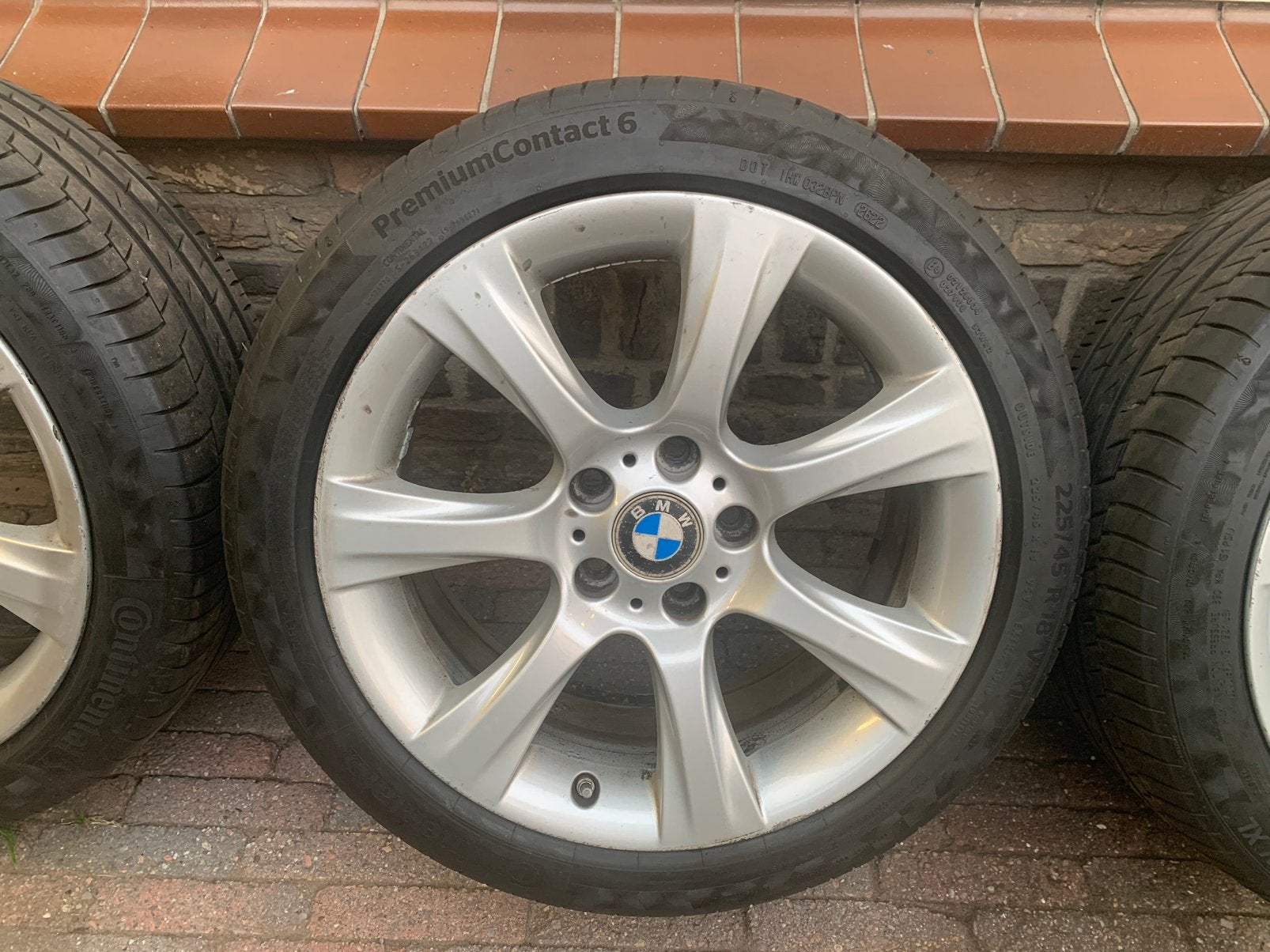 Foto 4 van Zomerbanden 225/45-18 Continental - BMW Style 396