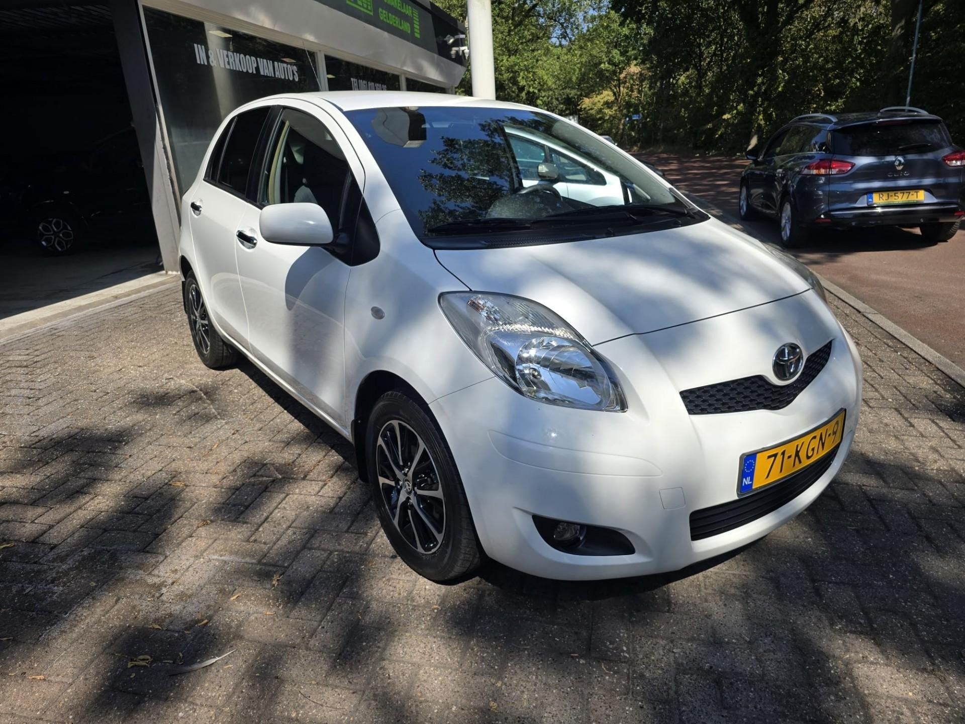 Toyota Yaris 1.3 VVTi Aspiration | AUTOMAAT | 3/6 OF 12MND G, Auto's, 750 kg, 4 cilinders, Wit, Bedrijf