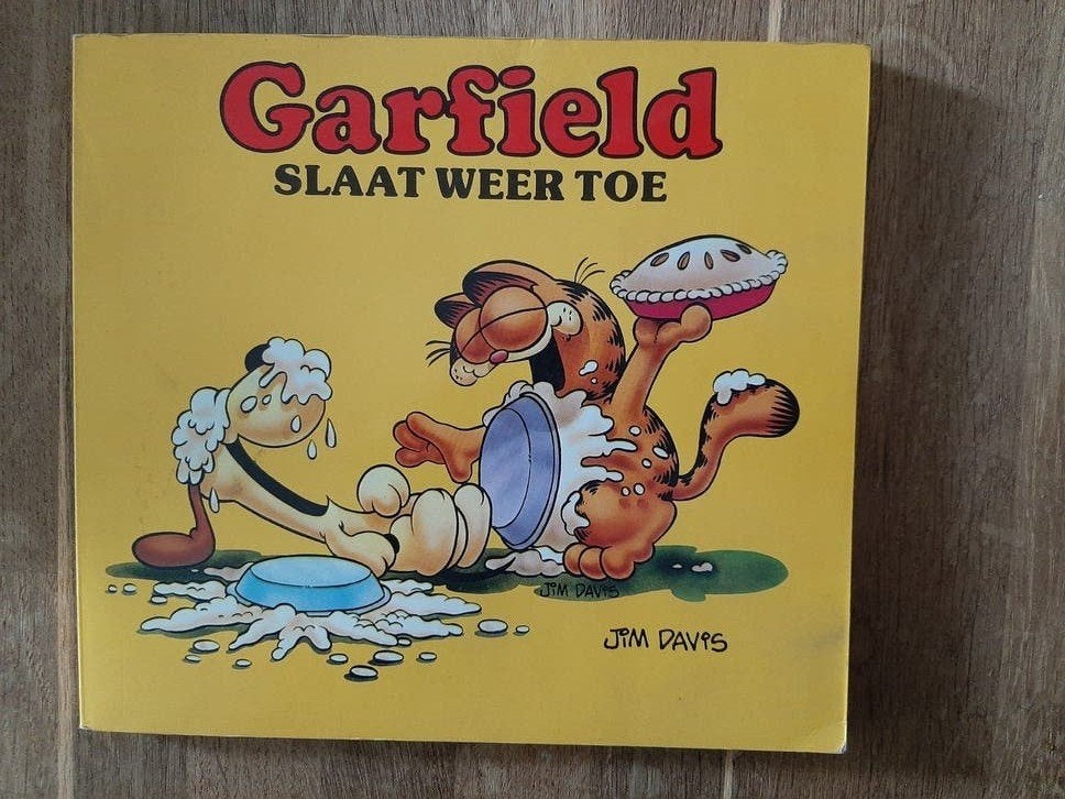 Garfield Slaat Weer Toe - Jim Davis., Eén stripboek, Ophalen of Verzenden, Gelezen, Jim Davis