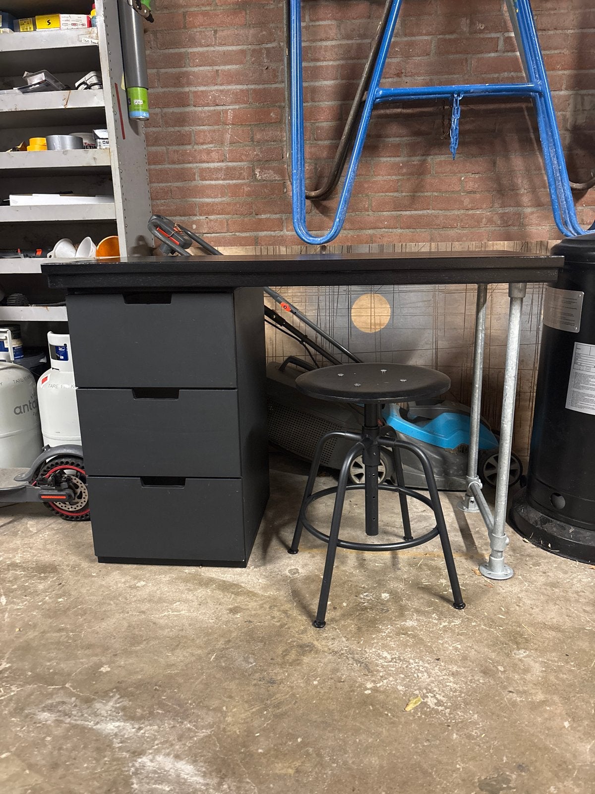Zwart bureau met lades en IKEA kruk, Ophalen, Zwart, Gebruikt, IKEA