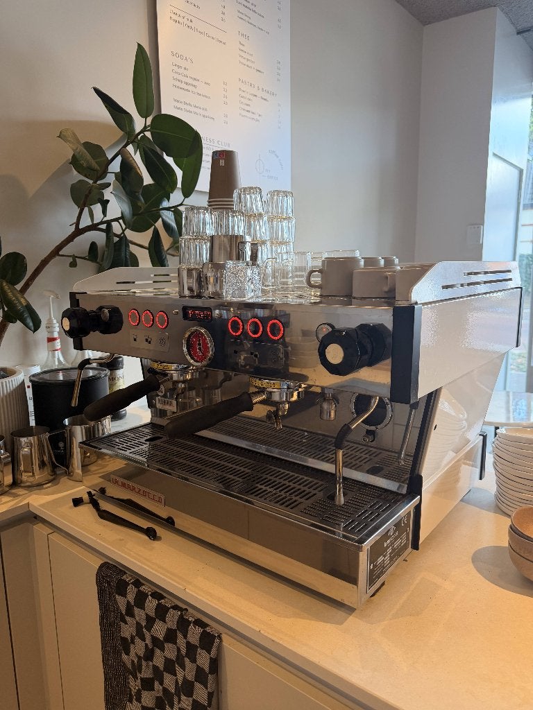 La Marzocco Linea PB, 2 groeps, mat wit met mat zwart logo, Witgoed en Apparatuur, Koffiezetapparaten, Stoompijpje, Espresso apparaat