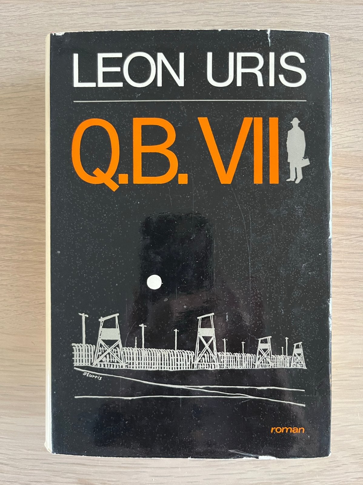 Q.B. VII - Leon Uris (1970) - Roman, Ophalen of Verzenden, Gelezen, Nederland