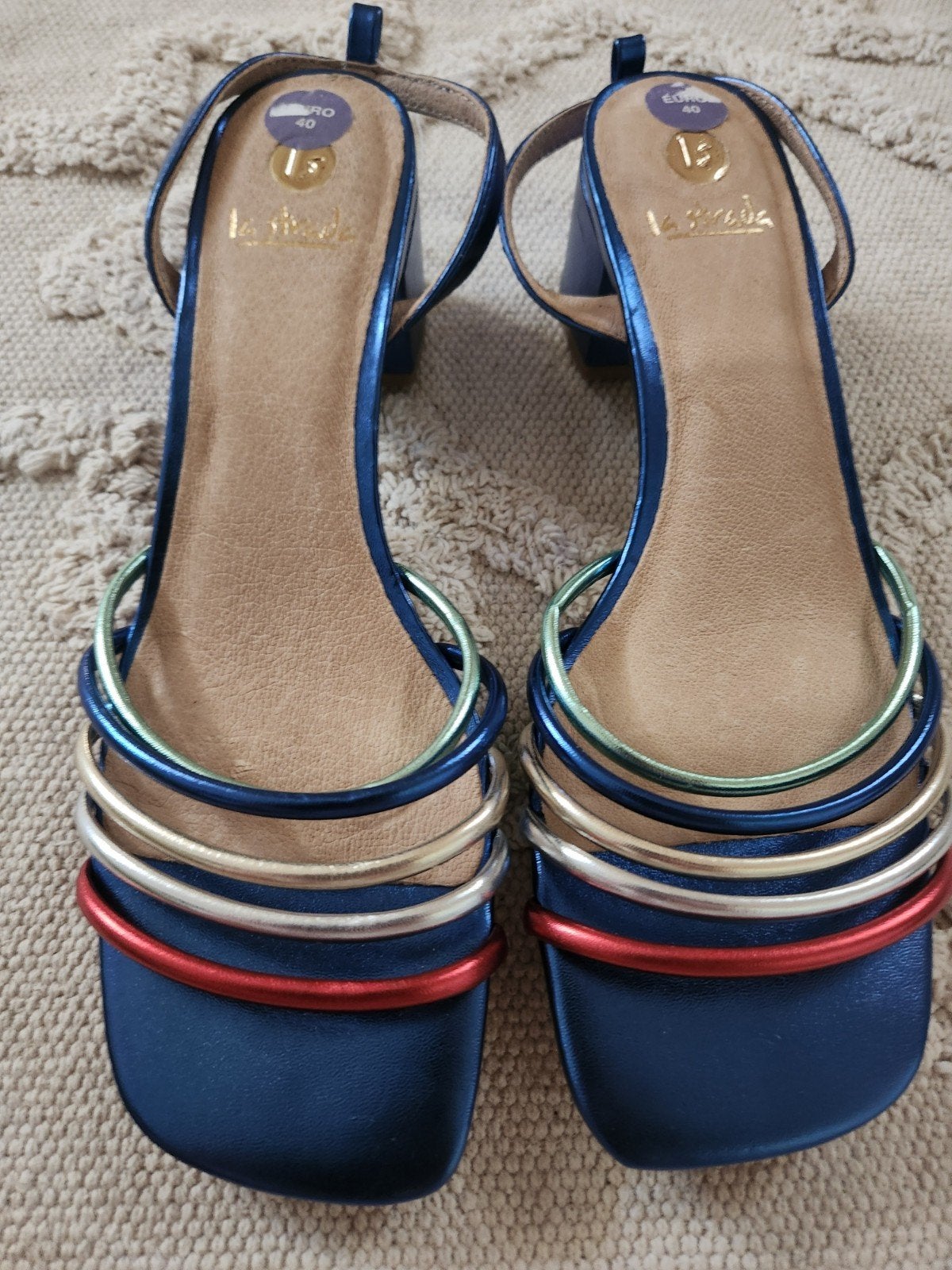 Metallic hakjes maat 40 - bandjes missen, Pumps, Overige kleuren, Ophalen of Verzenden, La Strada
