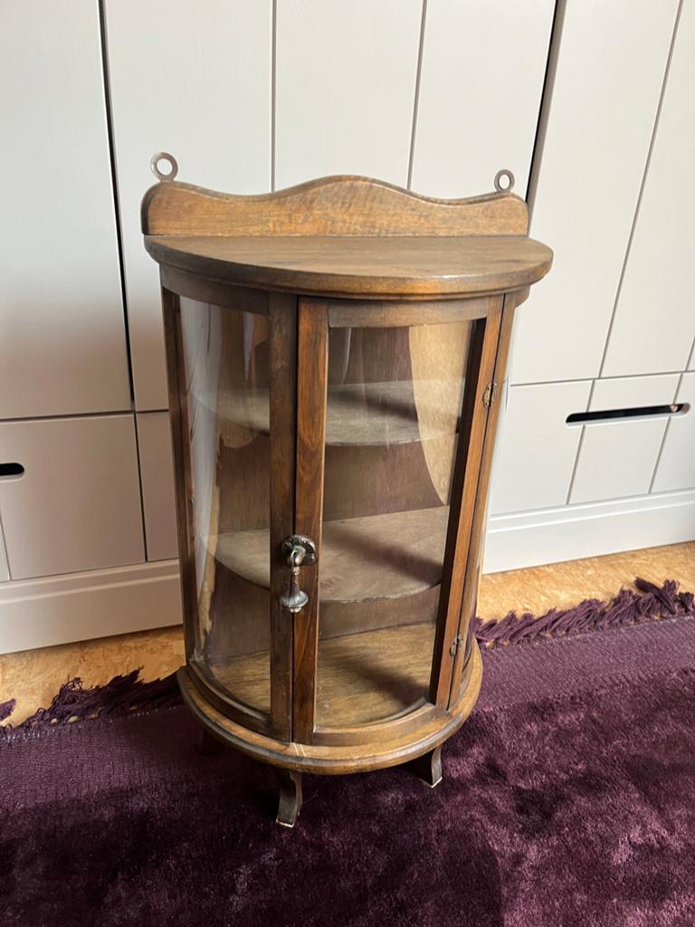 Antiek pronkkastje/kleine vitrine/hangkastje van donker hout, Ophalen