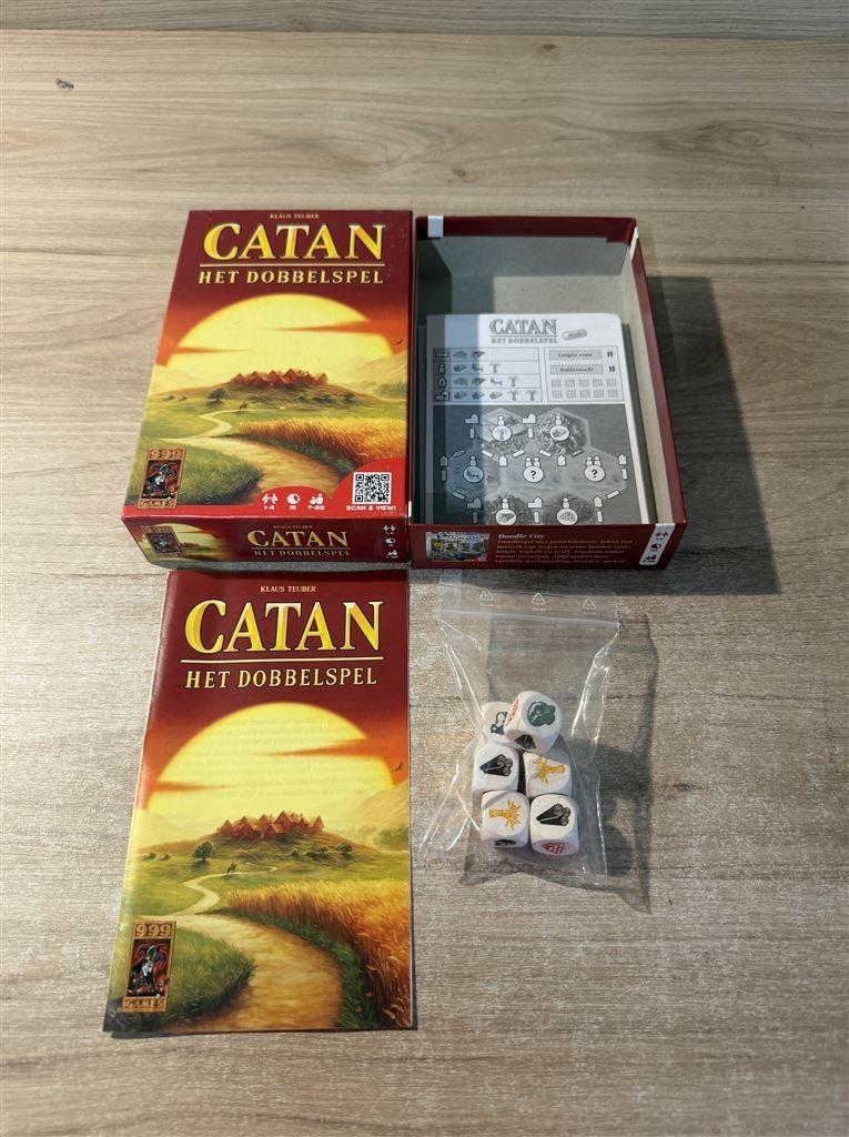 Catan het dobbelspel - 999 games - S7035, Hobby en Vrije tijd, Gezelschapsspellen | Bordspellen, Ophalen of Verzenden, Zo goed als nieuw