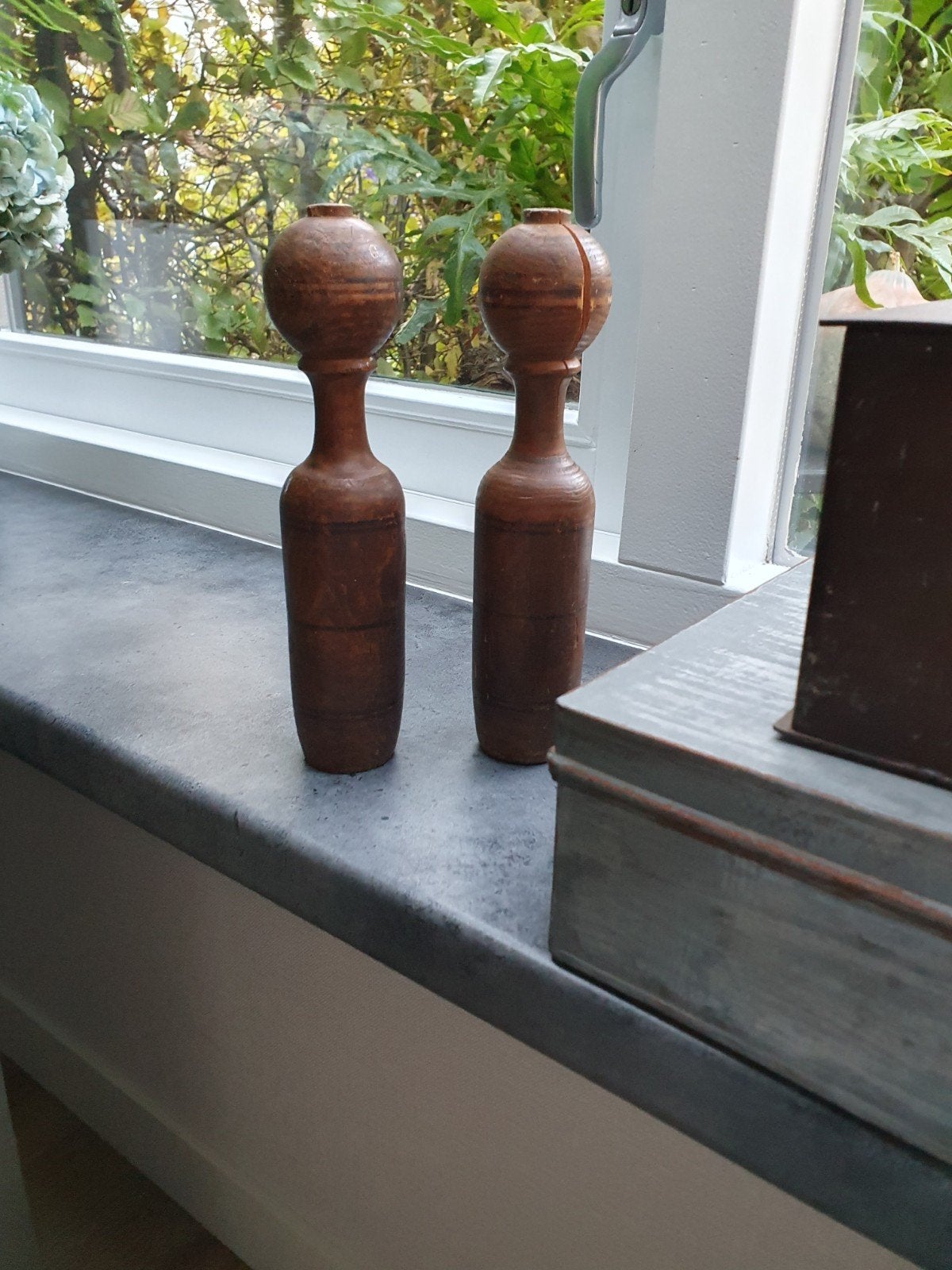 2 decoratieve houten kegels,vintage, Ophalen of Verzenden, Gebruikt