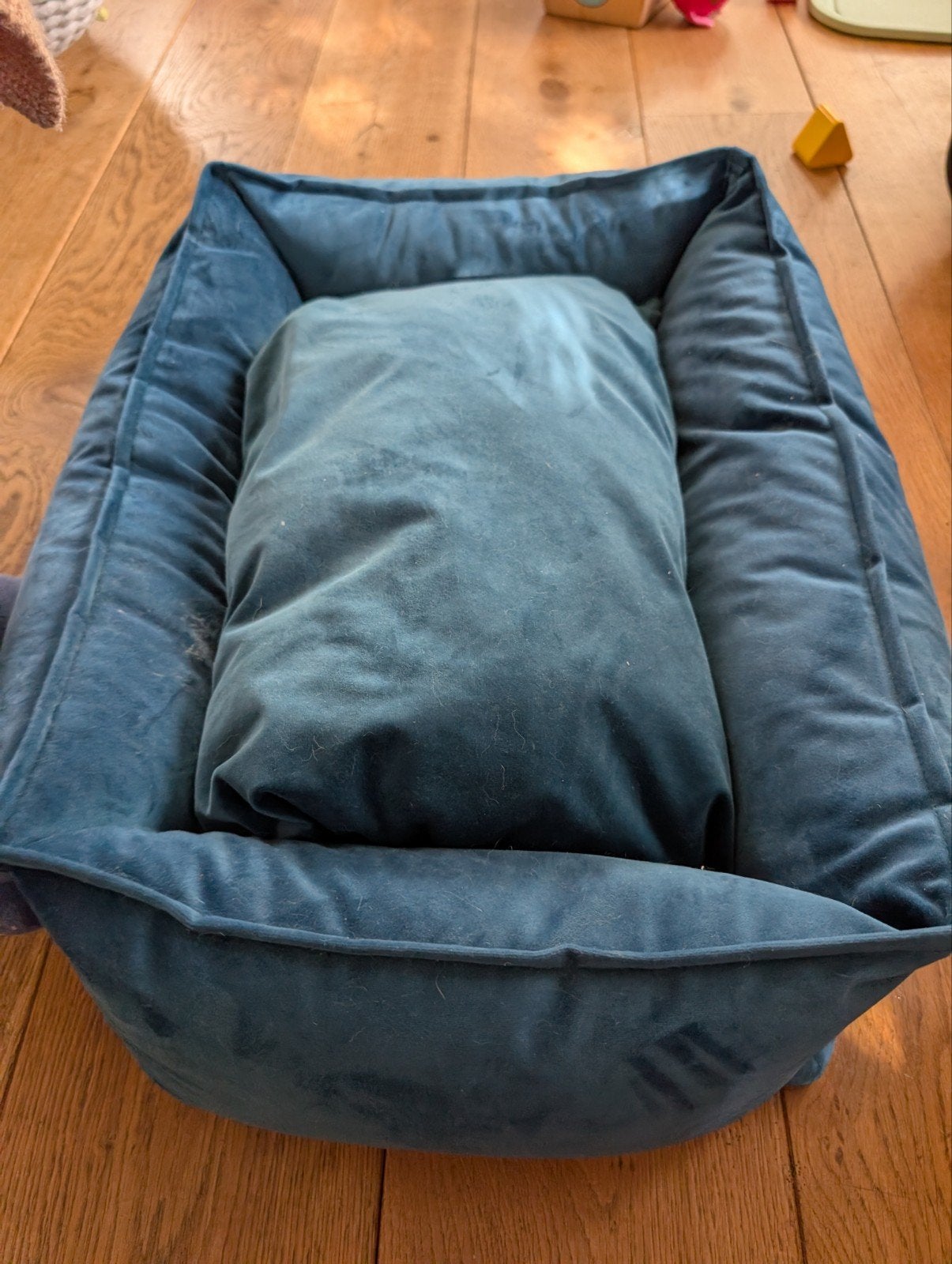 Luxe WOOFF Velvet Fluwelen Honden- / Kattenmand - Petrol, Ophalen of Verzenden, Zo goed als nieuw