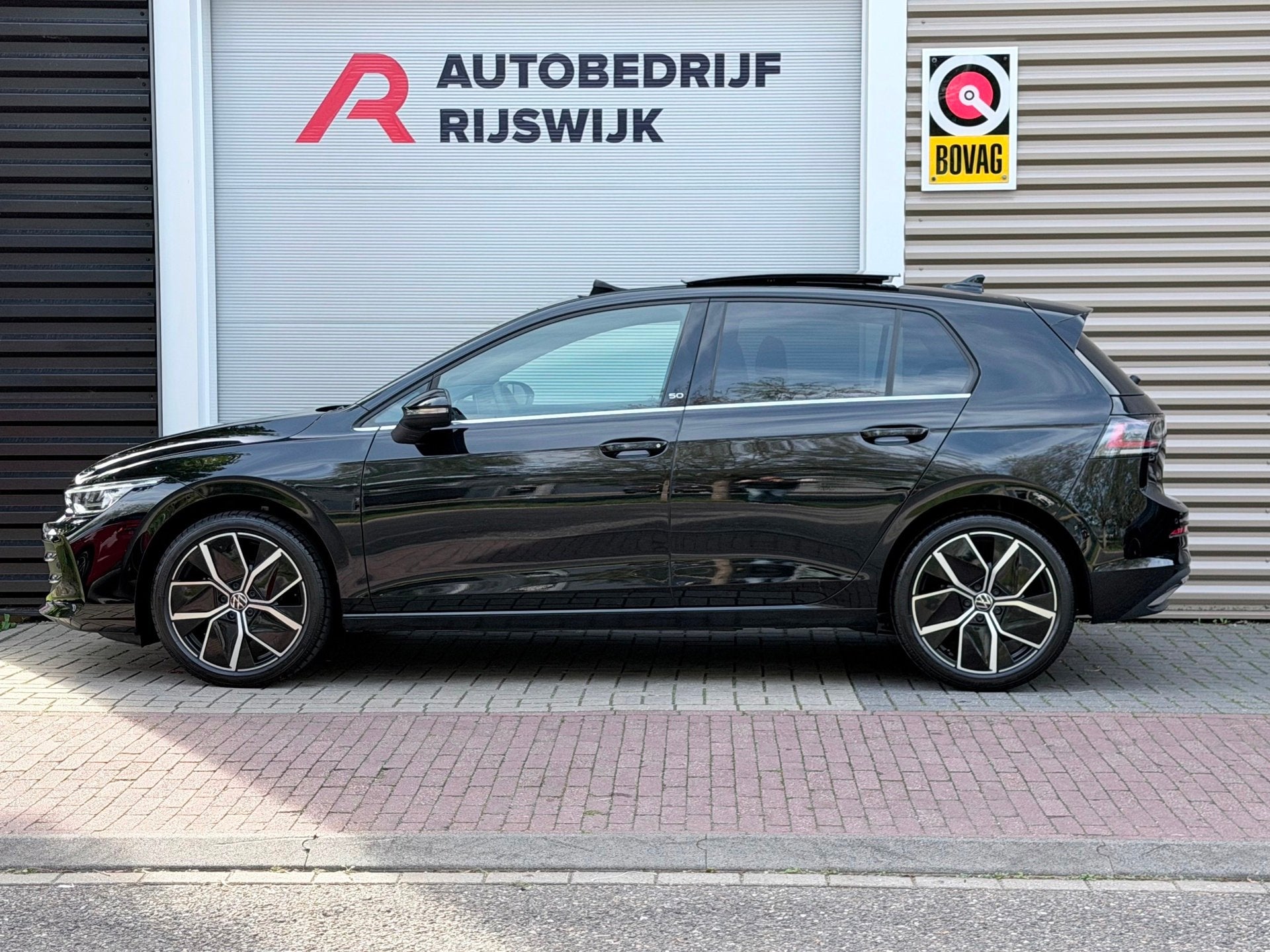 Volkswagen GOLF 1.5 eTSI R-Line Pano/Memory/Matrix, Auto's, 4 cilinders, Zwart, Bedrijf, Golf