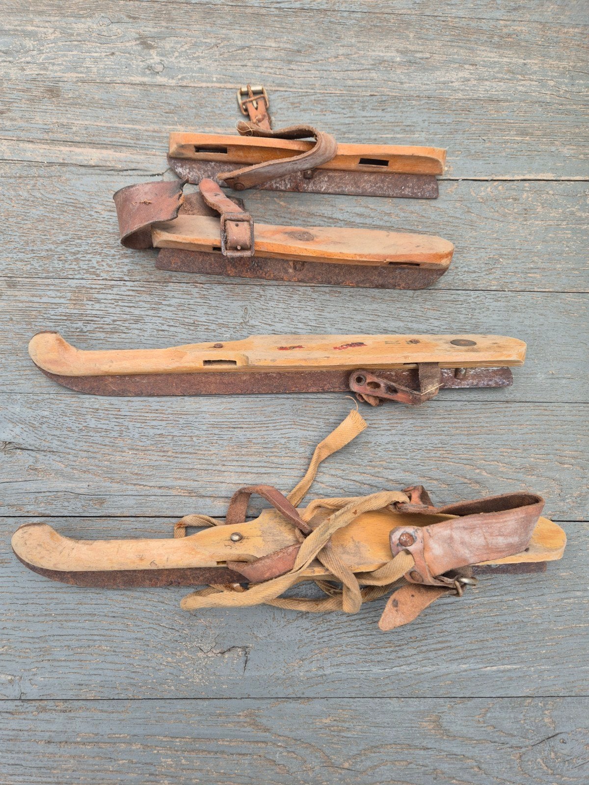 Antieke houten schaatsen met leren riemen, Antiek en Kunst, Ophalen of Verzenden