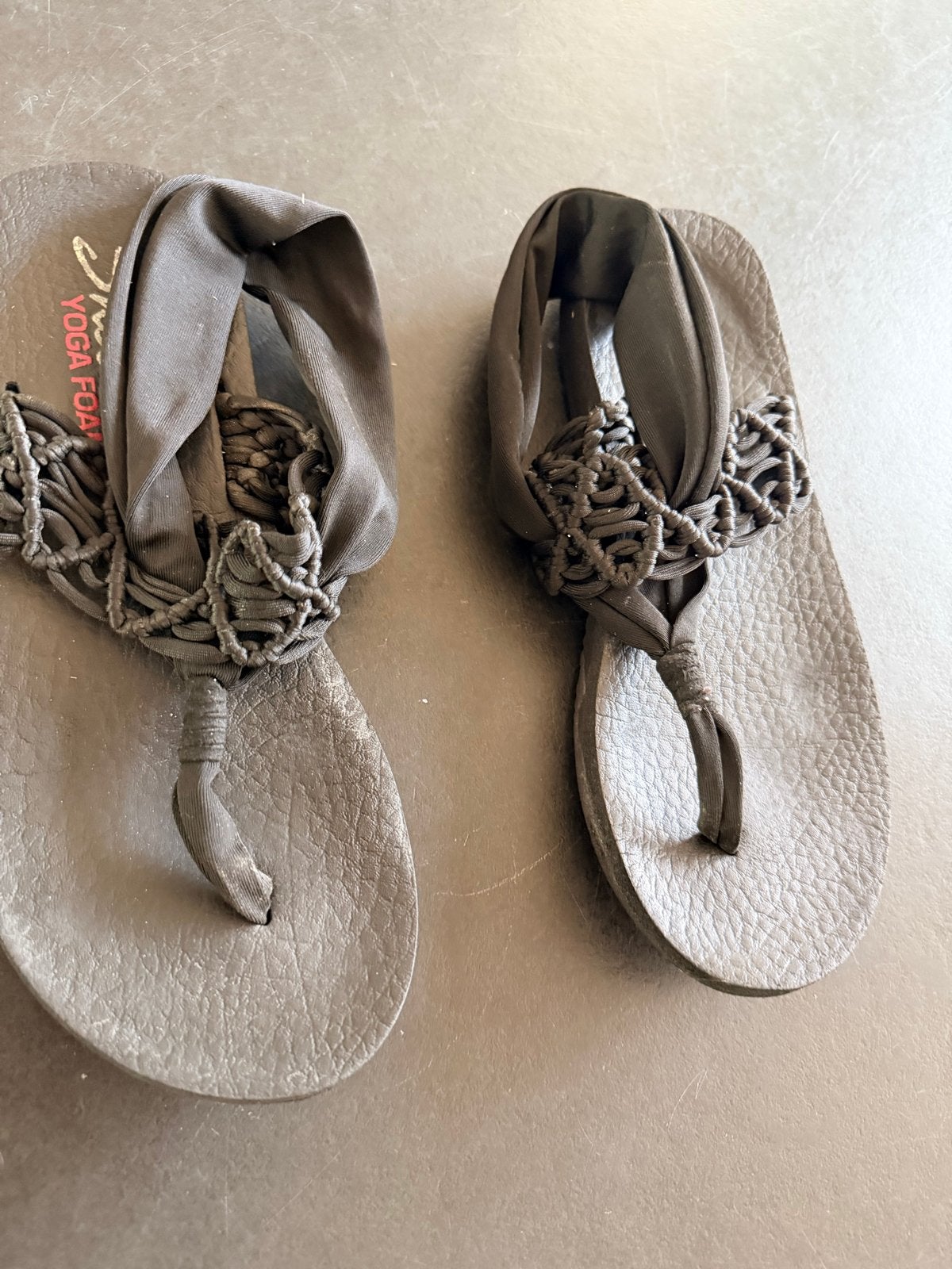 Zwarte Skechers teenslippers Yoga Foam maat 38/39, Ophalen of Verzenden, Gedragen, Zwart, Slippers