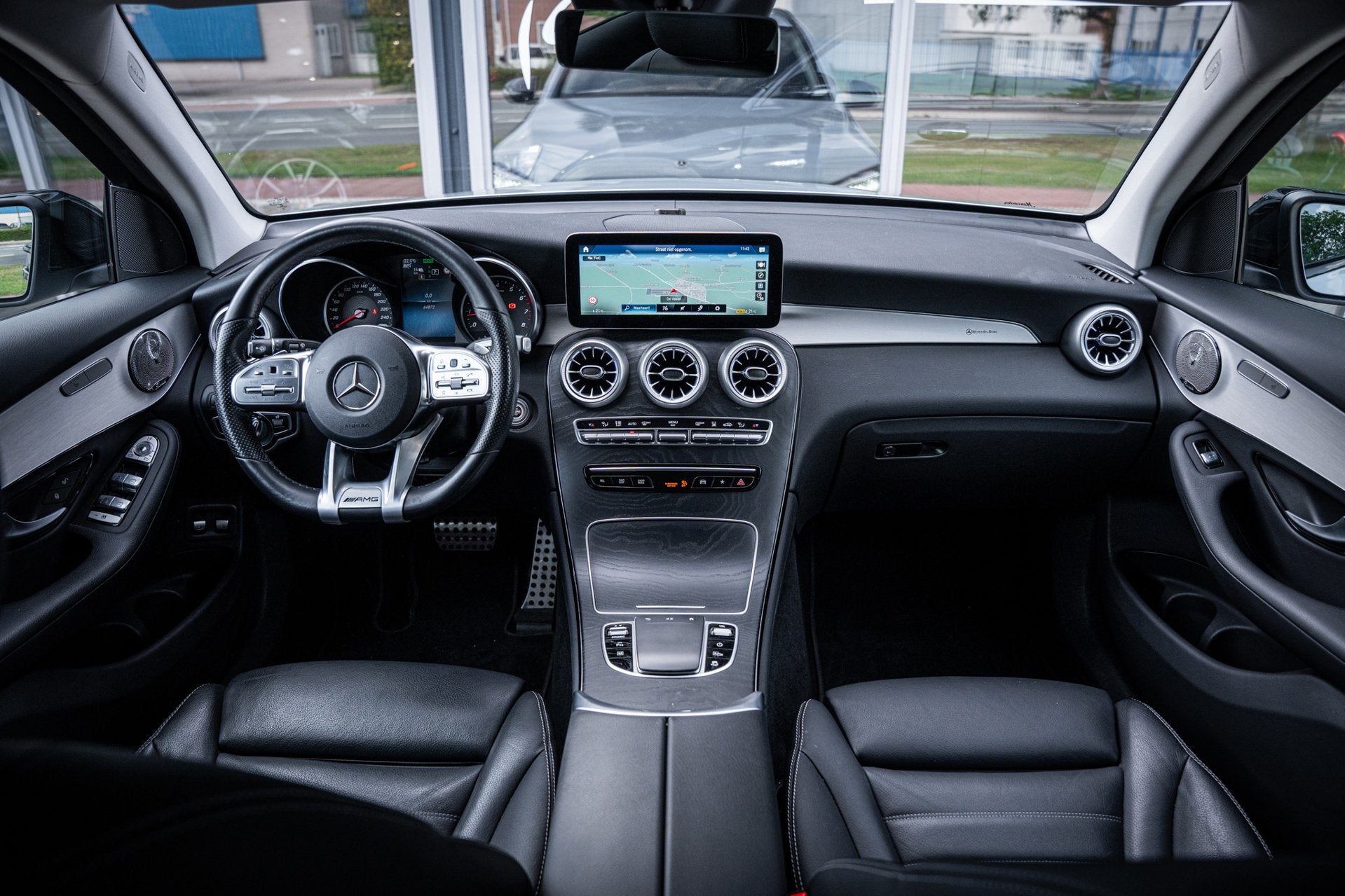 Mercedes-Benz GLC-klasse 300e 4MATIC Premium Plus|Night Pack, Auto's, Automaat, Gebruikt, 4 cilinders, 2000 kg
