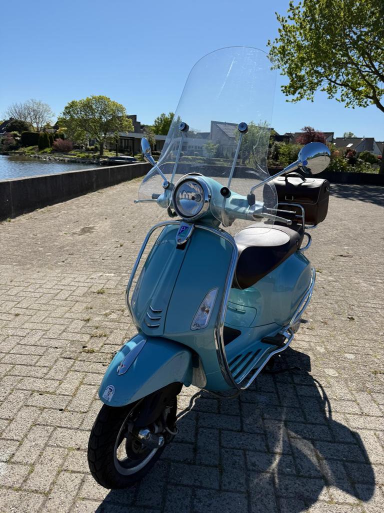 Vespa Primavera - 70’s editie - lichtblauw - snorscooter, Fietsen en Brommers, Ophalen, Benzine, Overige modellen