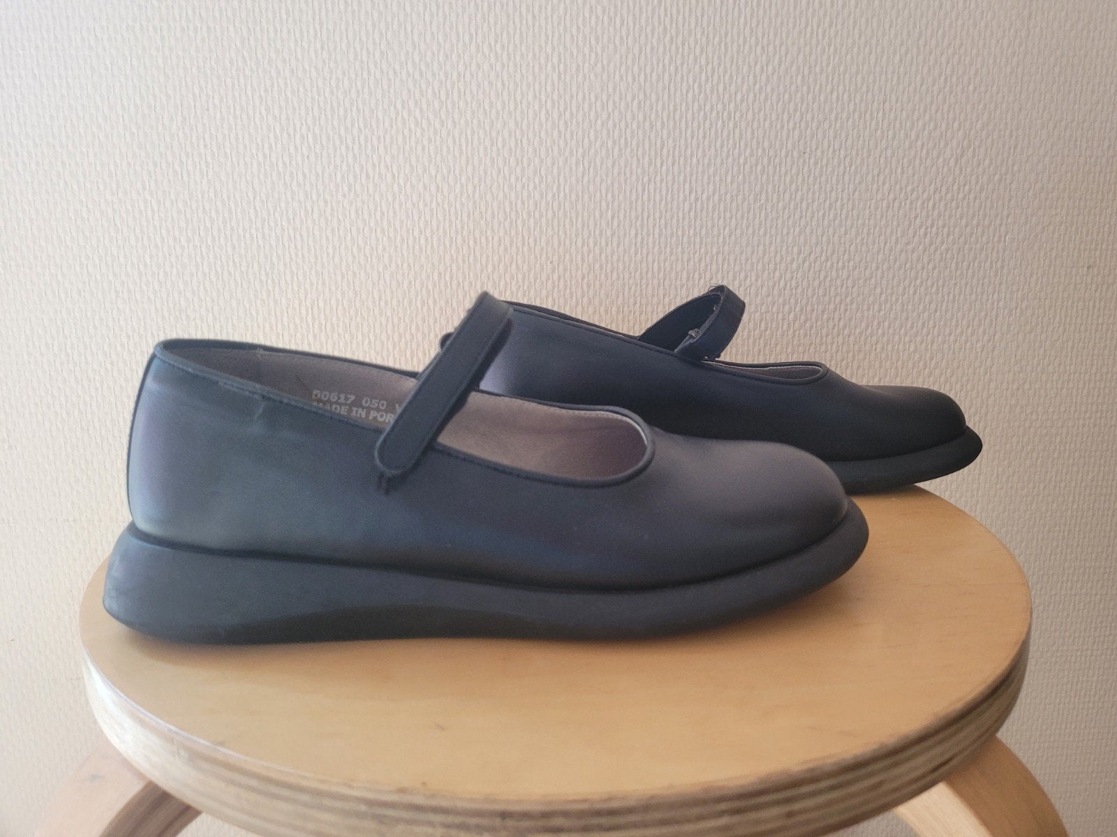 Camper Mary Janes zwart leer klittenband mt 36 zgan, Camper, Ophalen of Verzenden, Zo goed als nieuw, Instappers