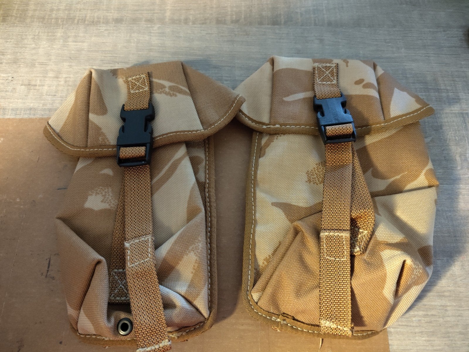 2 Originele pouches ongebruikt, Verzamelen, Ophalen of Verzenden, Landmacht, Engeland, Kleding of Schoenen