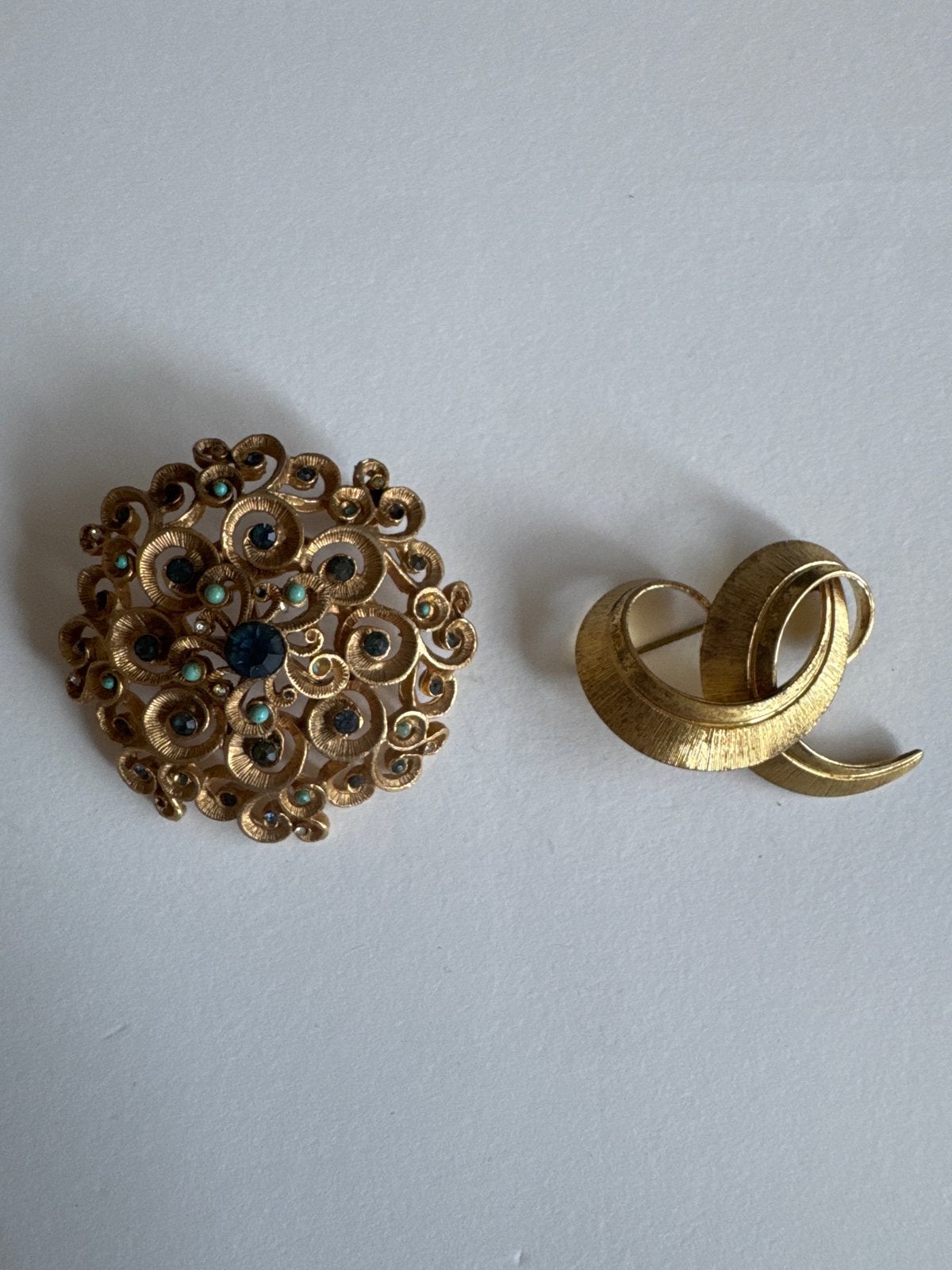 Set van 2 Vintage Broches met Steentjes, Overige materialen, 4 tot 7 cm, Gebruikt, Ophalen of Verzenden