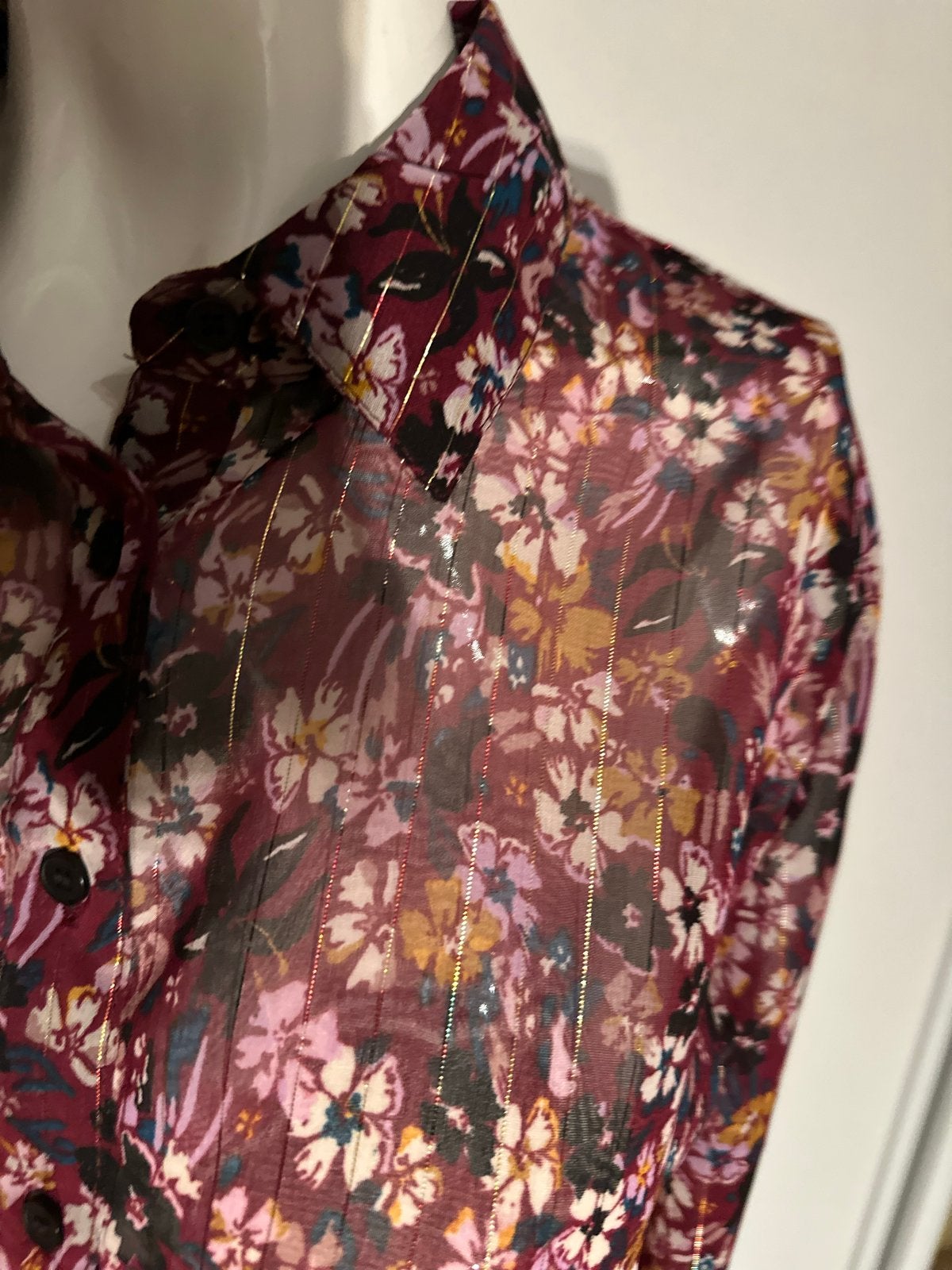 Bloes nieuw met bloemenprint en gouden details 164, Kleding | Dames, Ophalen of Verzenden, Zo goed als nieuw, Maat 38/40 (M), Meerkleurig