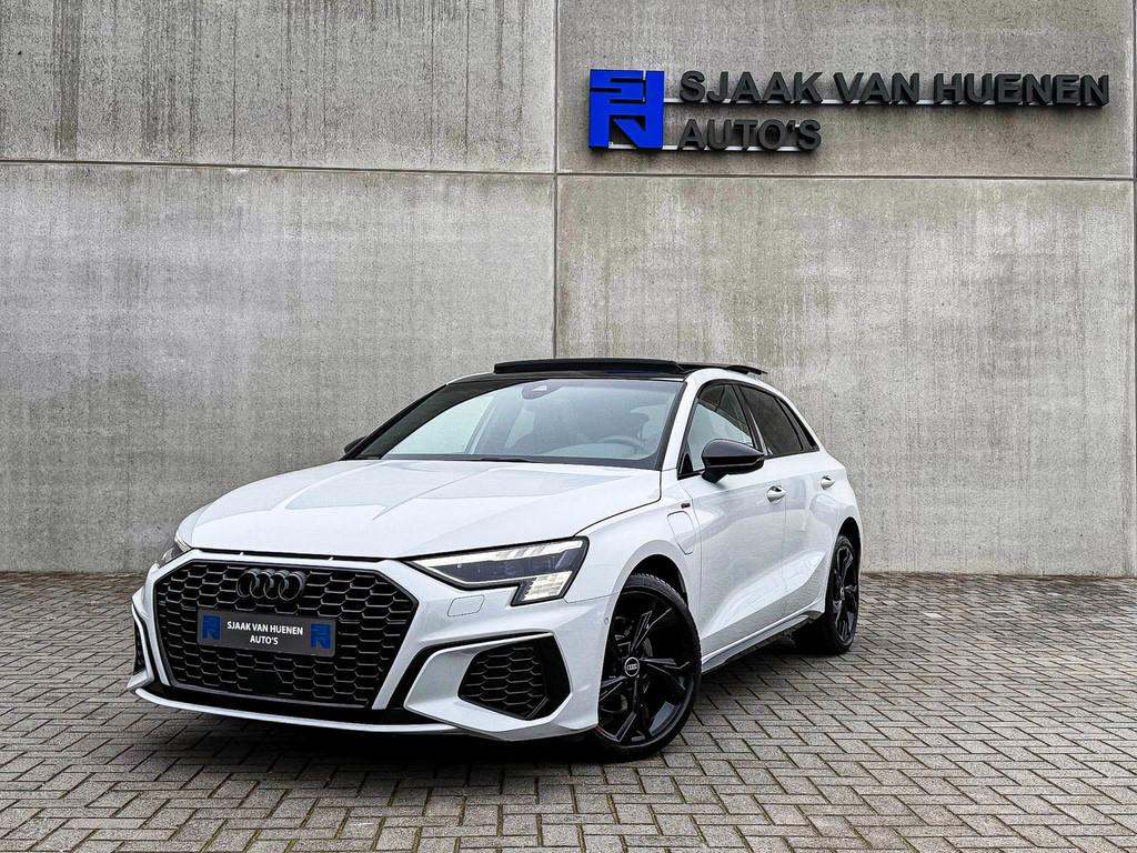 Audi A3 Sportback 40TFSI e 204pk S-Tronic Competition S Edit, Gebruikt, 4 cilinders, 1535 kg, Wit