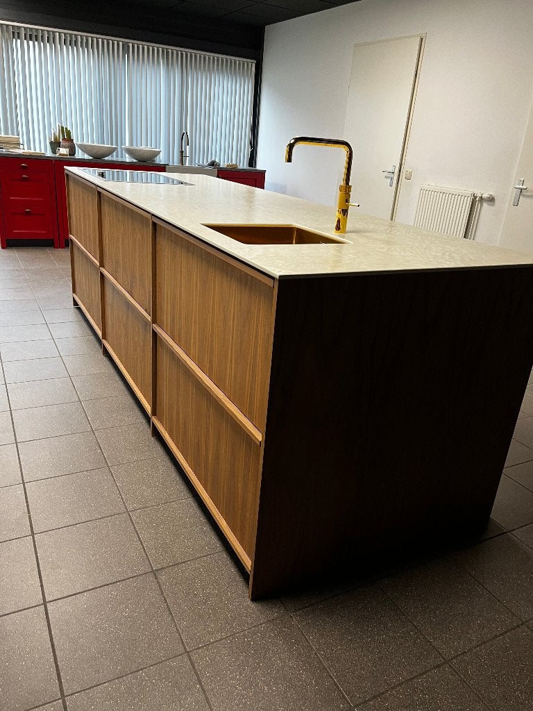 Noten japandi stijl keuken eiland, Huis en Inrichting, Keuken | Complete keukens, Ophalen, Overige typen, Graniet of Steen, Zo goed als nieuw