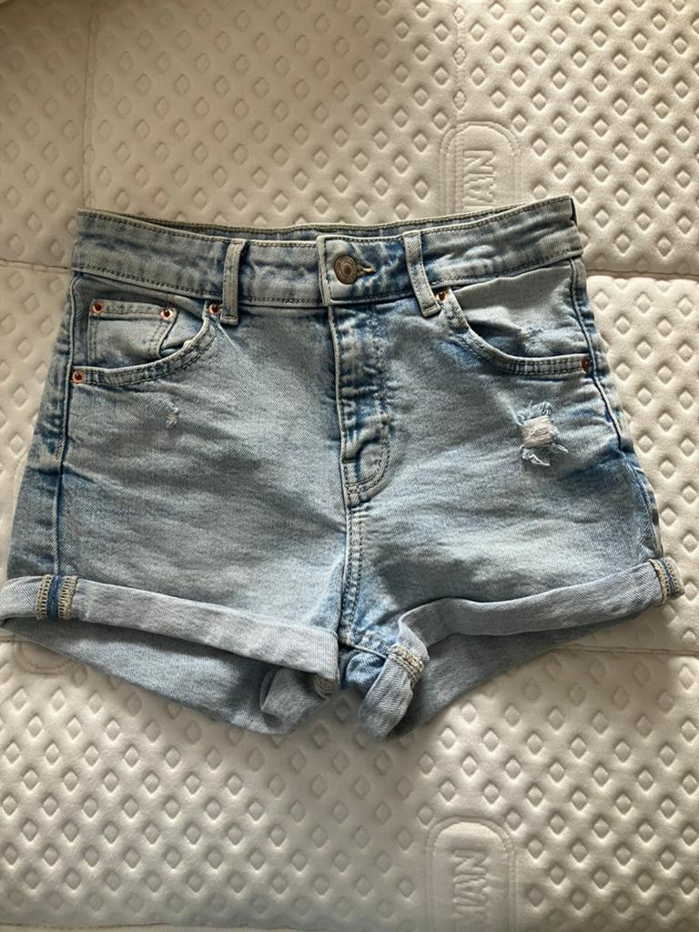 Korte broek Bershka maat 34, Ophalen of Verzenden, Zo goed als nieuw, Blauw, W27 (confectie 34) of kleiner