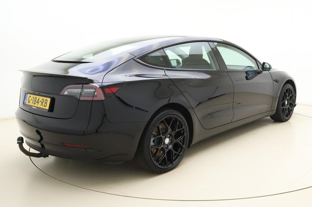 Tesla Model 3 Standard RWD Plus 60 kWh | Trekhaak | Panorama, Auto's, Automaat, 238 pk, Gebruikt, Zwart
