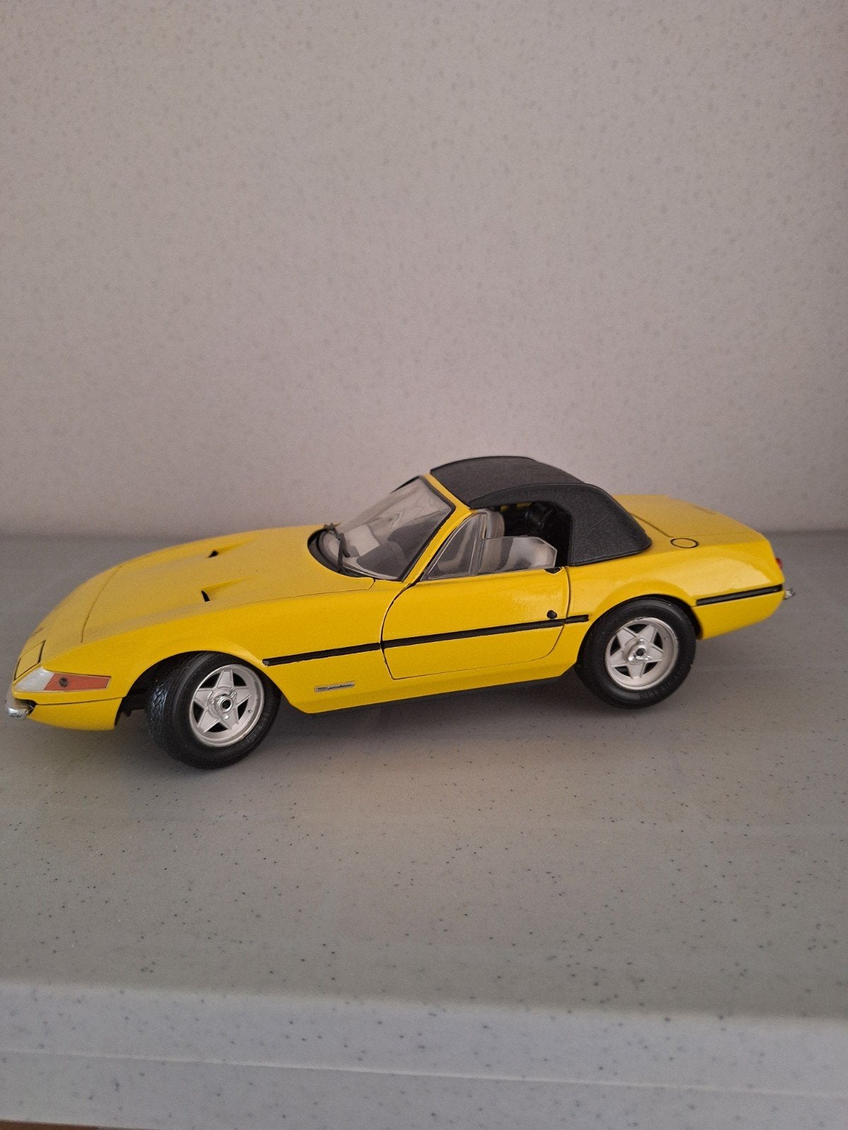 Modelauto  Daytona 365gts/4 1969 1:18, Ophalen of Verzenden, Overige merken