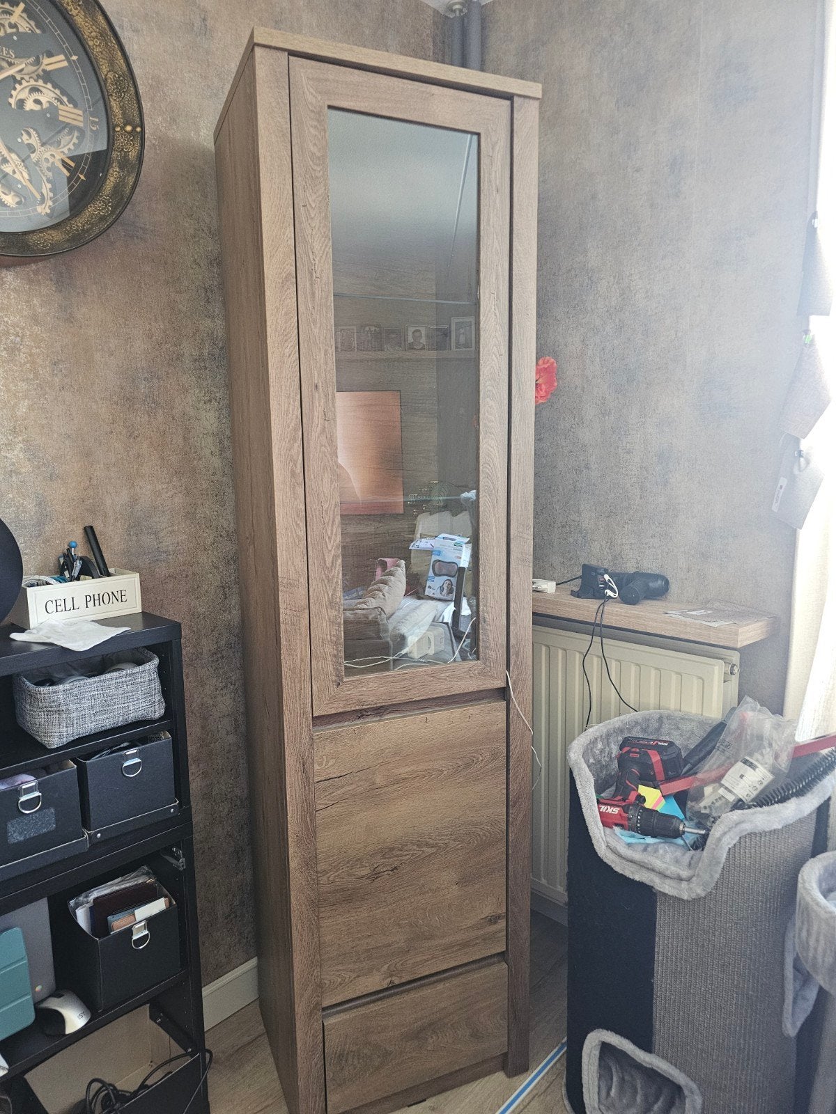 Vitrinekast wild donker eiken met ladee en glazen planken, Ophalen, Minder dan 50 cm, Gebruikt, Met deur(en)