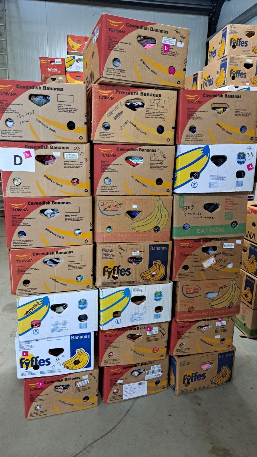 22 dozen met kinderkleding, merendeel zomerkleding, Ophalen