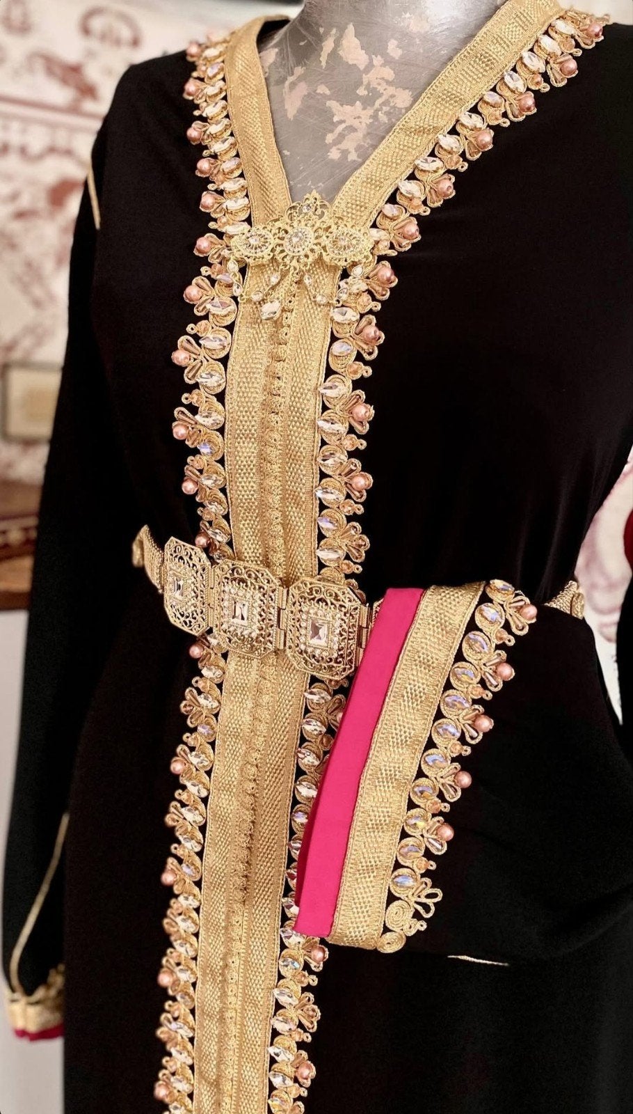 Mooie Marokkaanse kaftan zwart met gouden borduursels, Maat 38/40 (M), Overige typen, Zwart, Ophalen of Verzenden
