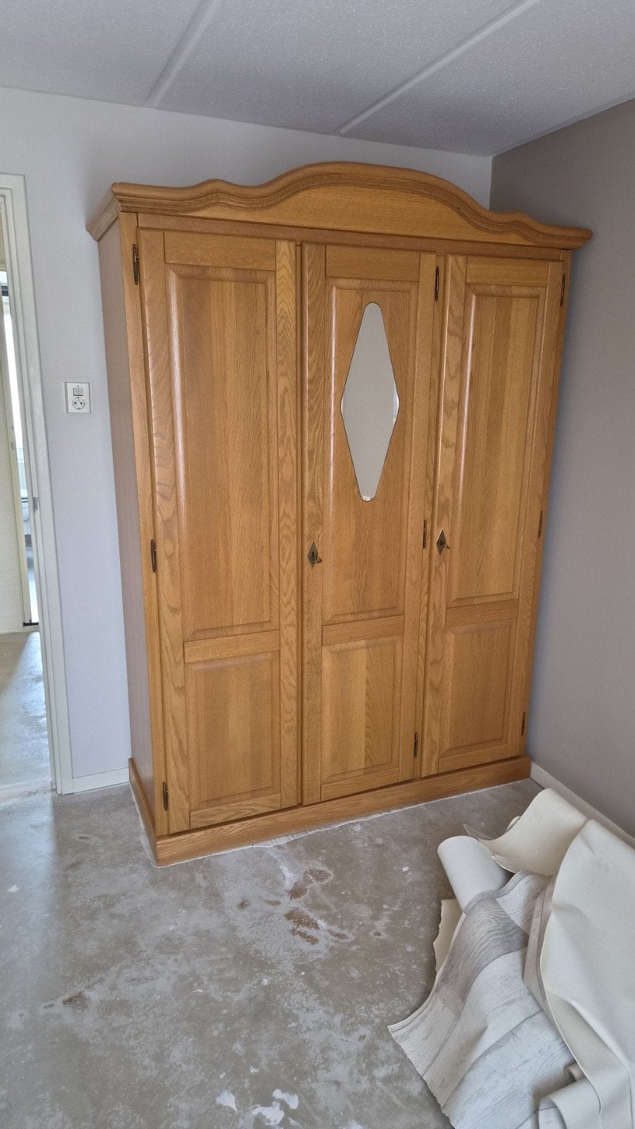Houten kledingkast met spiegel, Ophalen, Gebruikt, Met deur(en)