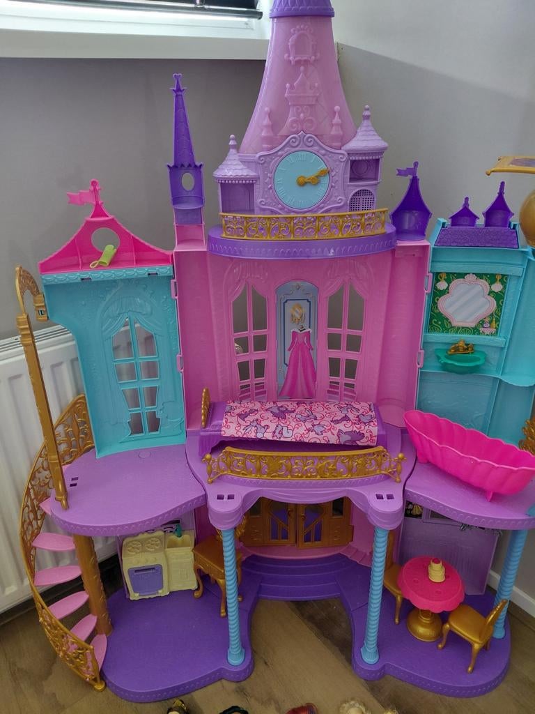 Disney princess kasteel met poppen, Kinderen en Baby's, Speelgoed | Poppenhuizen, Ophalen, Poppenhuis