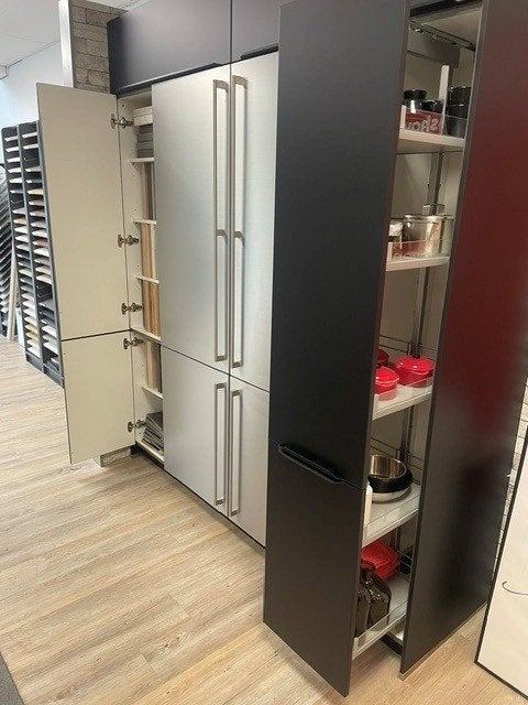 showroomkeuken mat zwart greeploos, kastenwand, nieuwstaat, Huis en Inrichting, Keuken | Complete keukens, Ophalen, Overige materialen