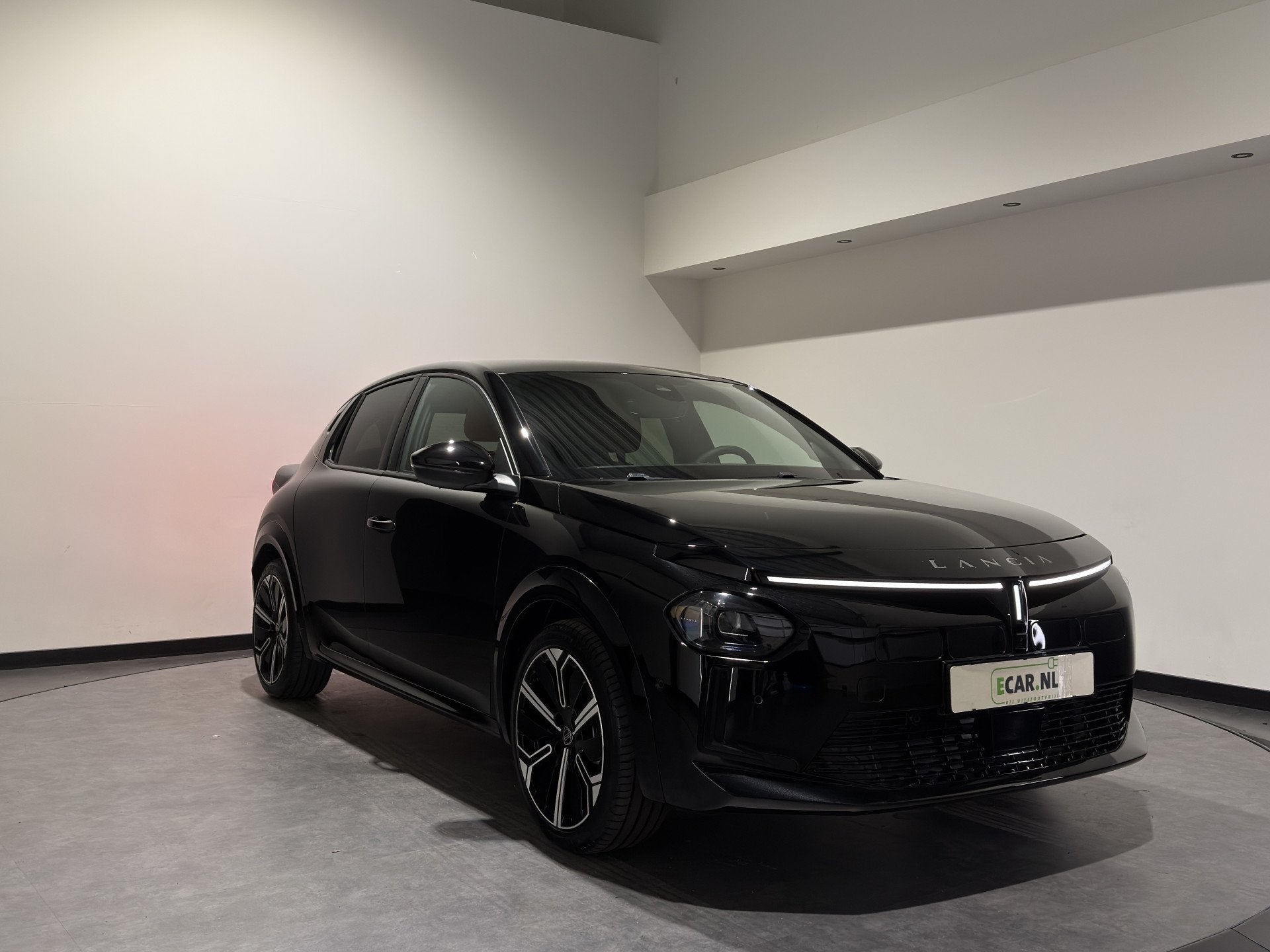 Lancia Ypsilon LX 51 kWh | Keyless | Velours bekleding | Sto, Huisgarantie, 156 pk, Met garantie (alle), 24 min