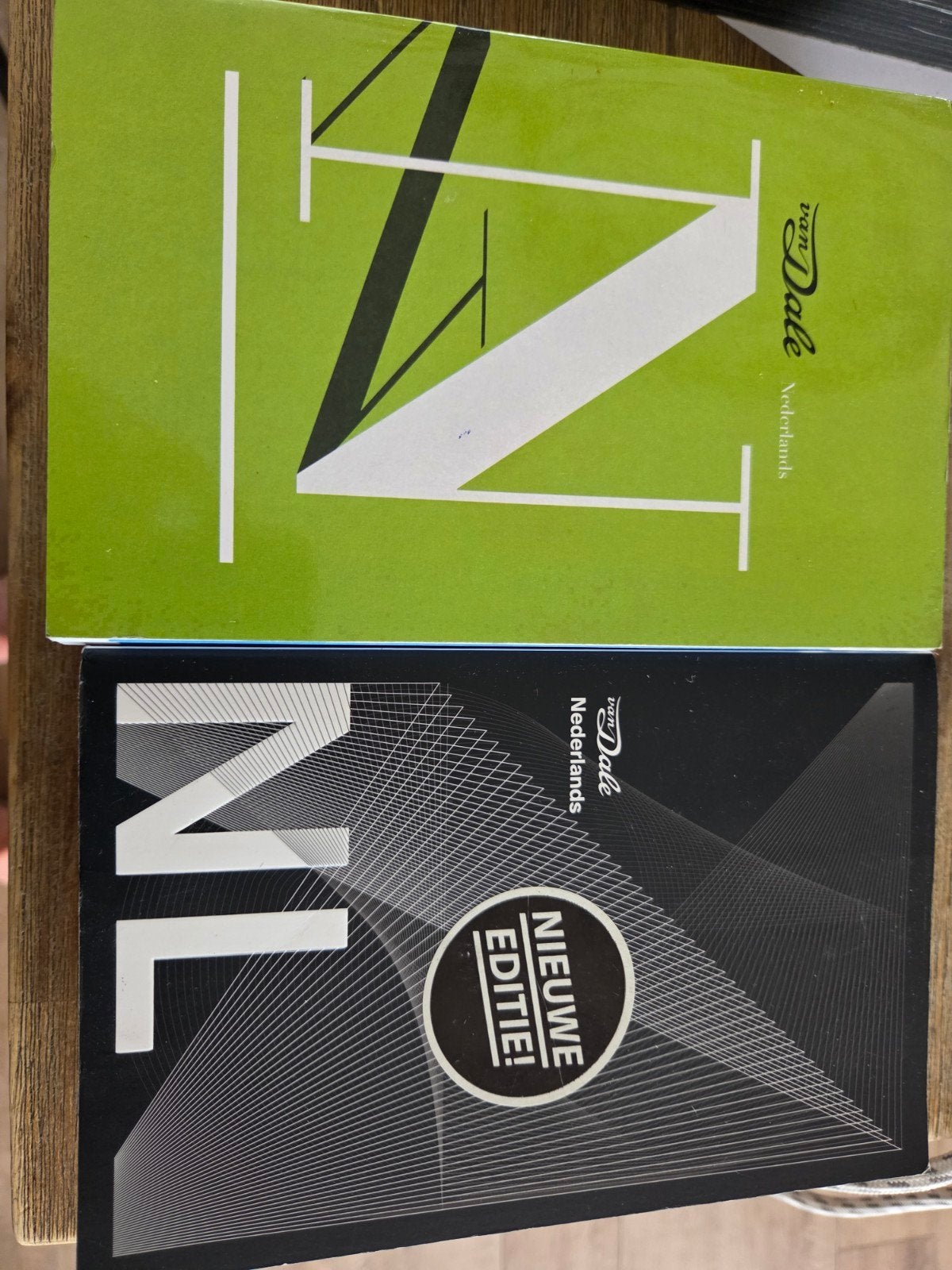 Van Dale Woordenboeken: Nederlands en Engels-Nederlands, Boeken, Ophalen of Verzenden, Zo goed als nieuw, Van Dale, Nederlands