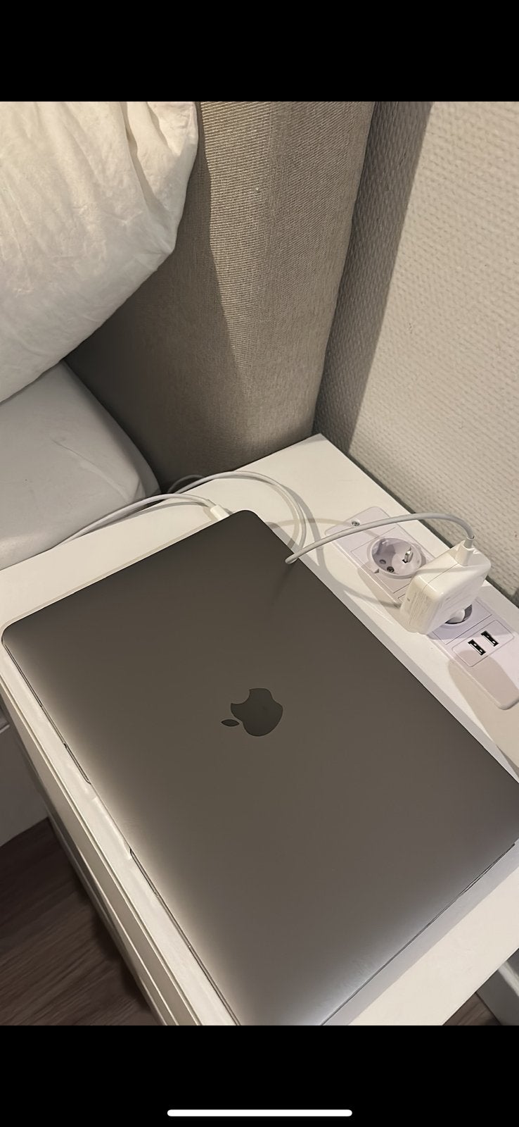 Macbook air 13 inch 2020, Ophalen of Verzenden, Zo goed als nieuw