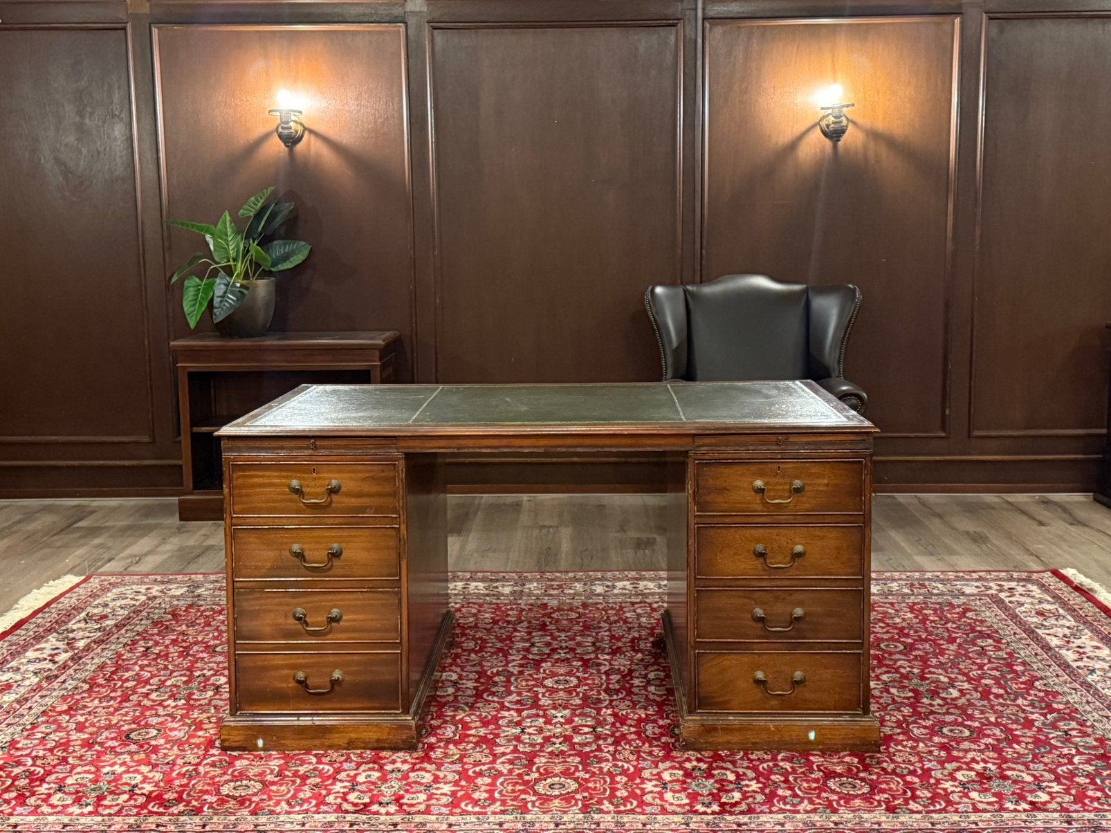 Antiek klassiek Engels bureau #677, Huis en Inrichting, Bureaus, Gebruikt, 150 cm, Hout, Bruin